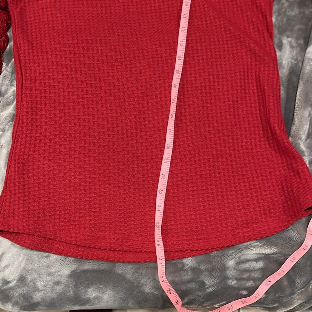 Red sweater - Picture 5 of 5